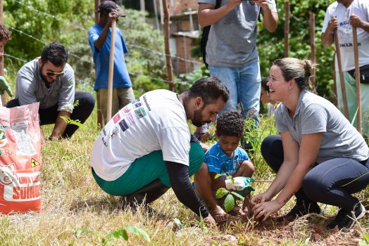 Plantio Coletivo e diversão com aprendizado